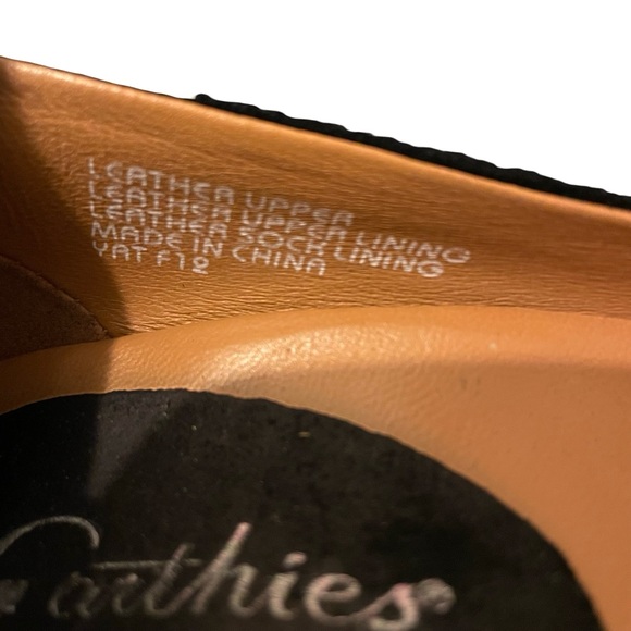 Candie's Black Heels with Gray Floral Accent Size 7 - Picture 7 of 9